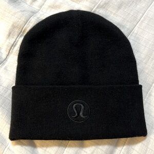 Lululemon Warm Revelation Beanie size L/XL in black